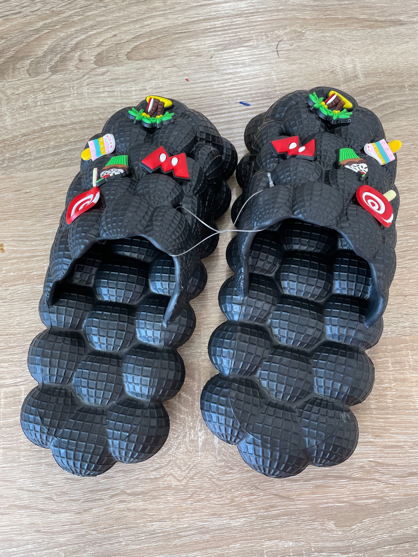 CHANCLETAS DE BOLAS